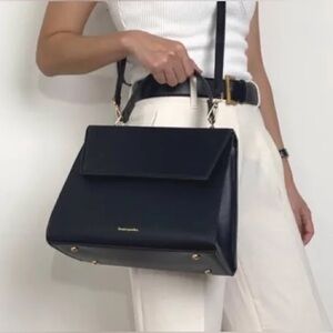 Modern Picnic | The Large Luncher Lunch Bag | black insulated